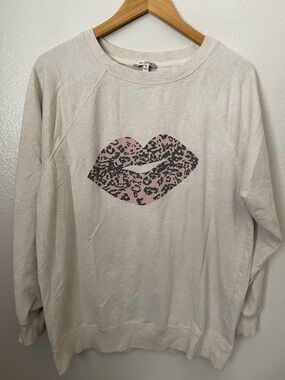 Wildfox cream beige leopard animal print lip graphic sweatshirt S oversized
